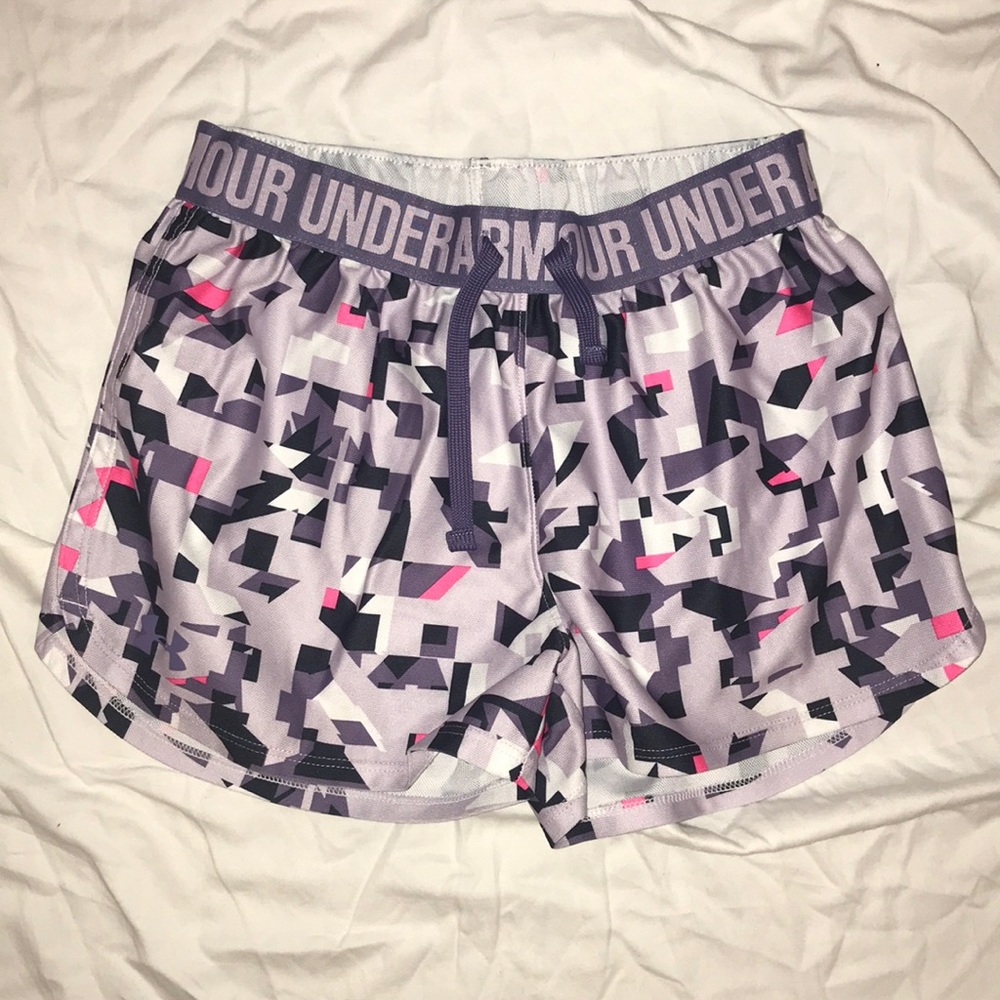 Under Armour Like New Girl’s Size YLG Print Shorts